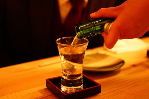 「日本酒は高カロリーだから太る」はウソ？！日本酒を飲んでも太らないために覚えておきたい賢い飲み方