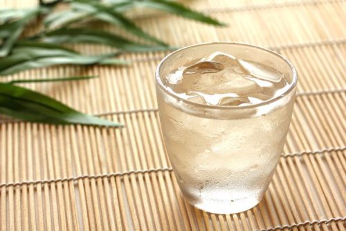暑い夏には「ロック」がオススメ！涼やかで飲みやすい「日本酒ロック」のススメ