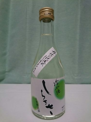 神奈川県の地酒を飲みながら鮎の塩焼きを食べる。