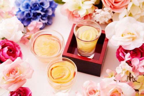 フルーツの花が咲く日本酒カクテル「花咲く日本酒」のレシピを紹介します