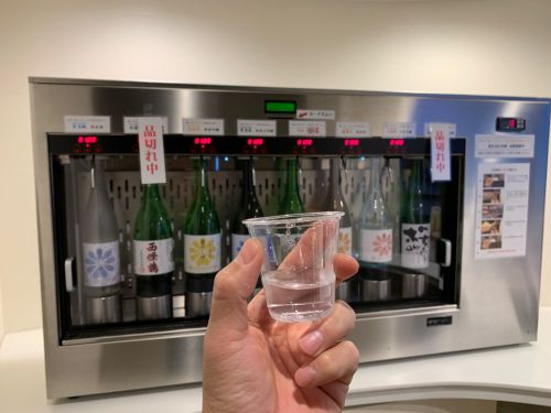 広島空港のビジネスラウンジ「もみじ」で無料で日本酒試飲やもみじ饅頭が食べられるぞ！