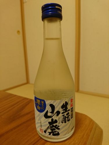 黄桜の山廃本醸造生貯蔵酒と肴は宮城県産のトビウオの刺身