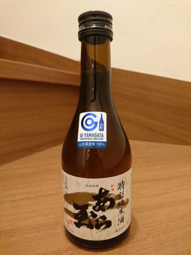 山形地酒・あら玉の特別純米酒と肴は新潟県産のウマズラハギの刺身